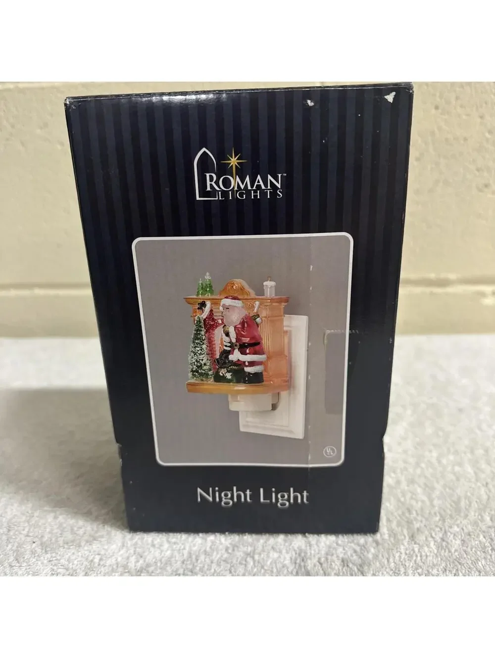 NIB ROMAN LIGHTS SANTA CLAUS In Front of a Sparkling fire Loot Bag & Tree